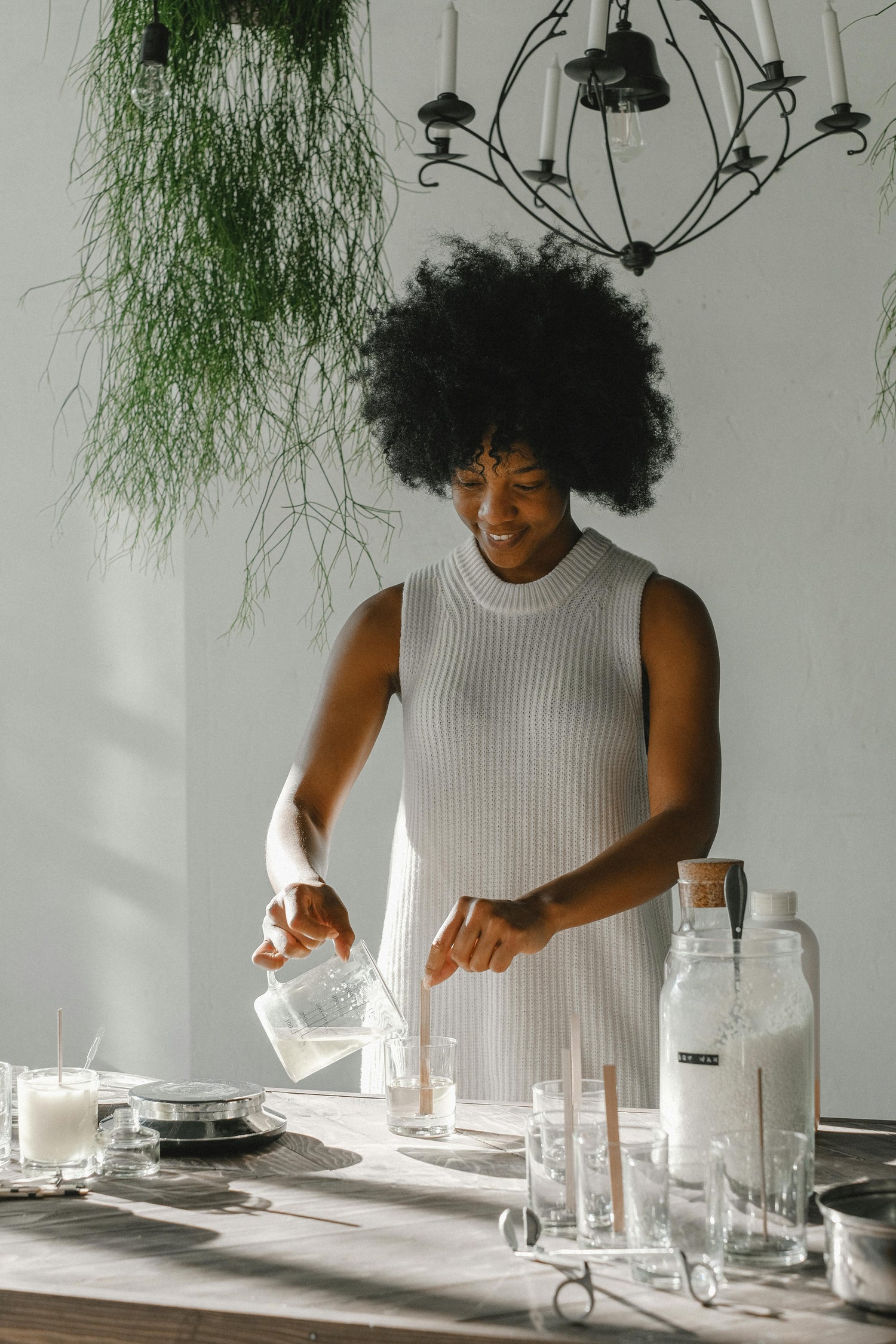 Le rôle discret mais essentiel de l’alcool dans un parfum